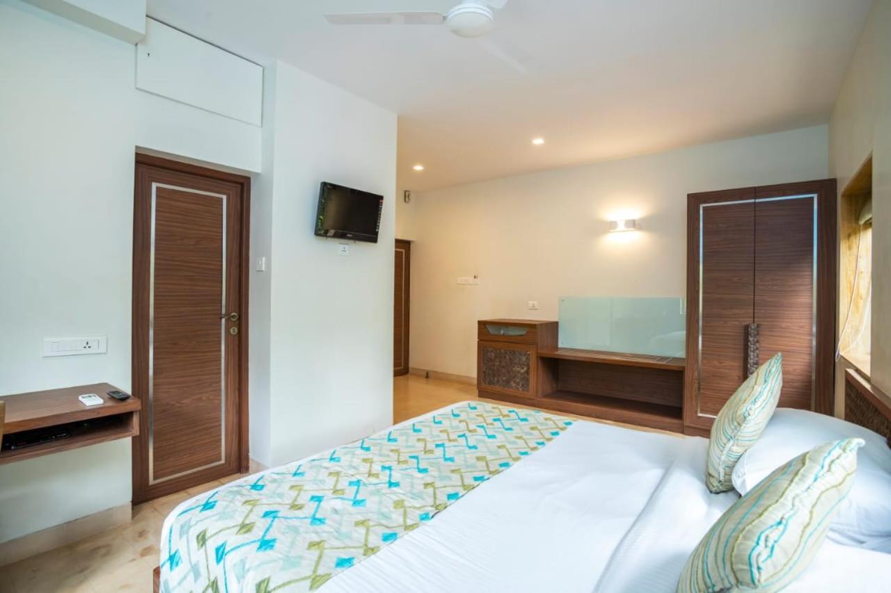 Holiday Goa Hotel Arpora Buitenkant foto